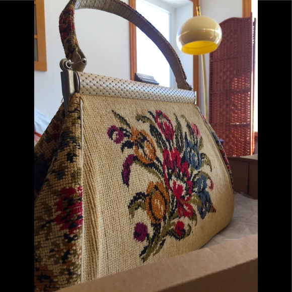 Vintage Handbags - RARE Tapestry VINTAGE  handbag
